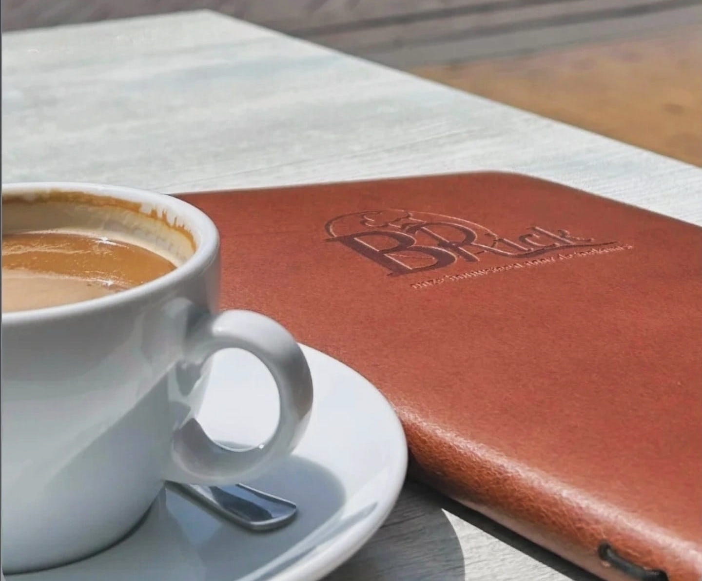 Koffie en menu buiten BRick Landgraaf
